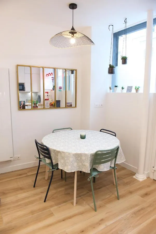 Charming Parisian Apartment With Air Conditioning - Climatisation & 2 Bedrooms - Batignolles Paris Frankreich