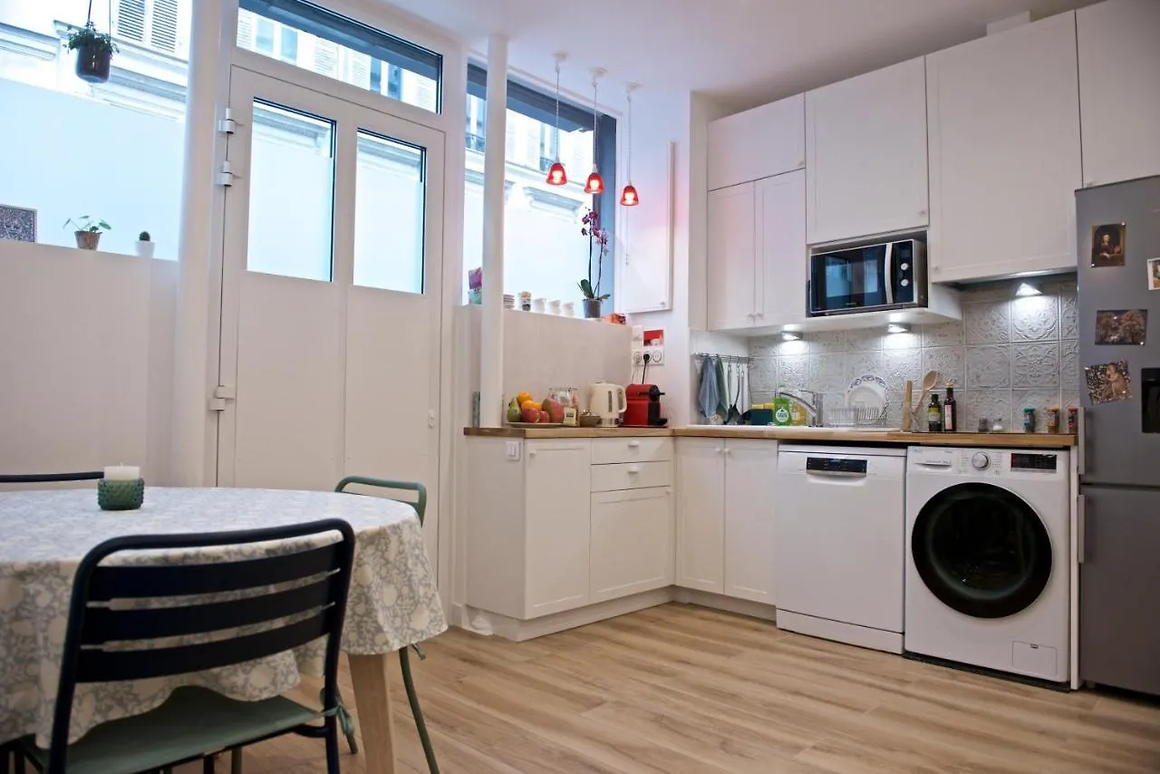 Charming Parisian Apartment With Air Conditioning - Climatisation & 2 Bedrooms - Batignolles Paris